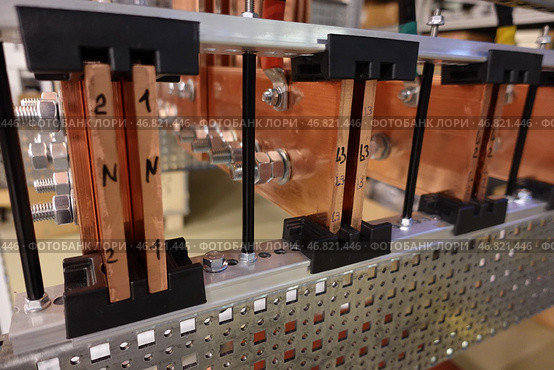 Медные шины в электротехническом оборудовании. Copper busbars in electrical equipment. Стоковое фото, фотограф Юрий Пуликов / Фотобанк Лори