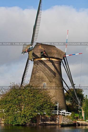 Мельница. Киндердяйк, Нидерланды (2009 год). Стоковое фото, фотограф Петр Кириллов / Фотобанк Лори