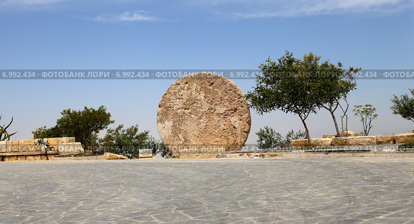 Мемориал Моисея на горе Нево, Иордания (2014 год). Стоковое фото, фотограф Владимир Журавлев / Фотобанк Лори