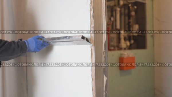 Men's hands in protective gloves with a building rule in their hands. Home improvement. Apartment renovation. Стоковое видео, видеограф Darya Komarova / Фотобанк Лори