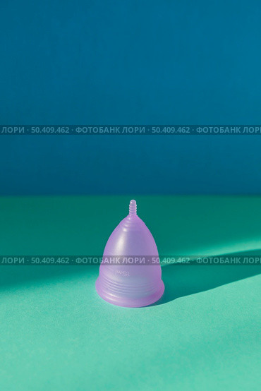 menstrual cup facedown. Стоковое фото, агентство Ingram Publishing / Фотобанк Лори