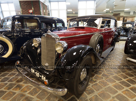 Mercedes-Benz 320 cabriolet F. The Museum of Technology of Vadim Zadorozhny. Moscow region, Russia (2020 год). Редакционное фото, фотограф Наталья Волкова / Фотобанк Лори