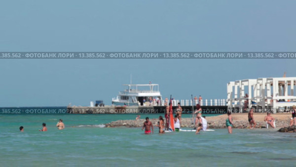 Место для обучения катанию на доске с парусом в бухте Красного моря. Хургада, Египет (2015 год). Редакционное видео, видеограф Кекяляйнен Андрей / Фотобанк Лори