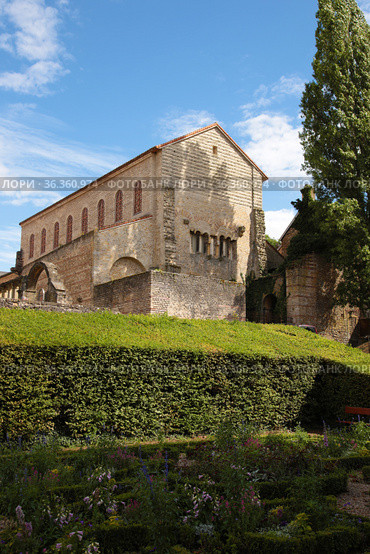 Мец, Франция. Малая базилика Святого Петра (L’église Saint-Pierre-aux-Nonnains), древнейшая церковь Лотарингии (2017 год). Стоковое фото, фотограф Rokhin Valery / Фотобанк Лори