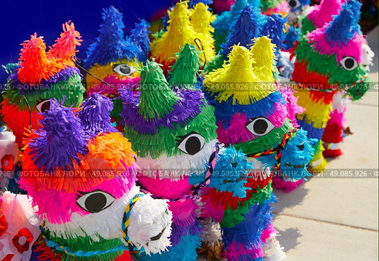 Mexican party pinatas decorated with fringed tissue colorful paper. Стоковое фото, агентство Ingram Publishing / Фотобанк Лори