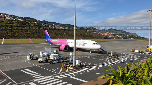 Международный аэропорт Мадейры имени Криштиану Роналду (Madeira Airport). Санта-Круш, Мадейра, Португалия (2023 год). Редакционное фото, фотограф lana1501 / Фотобанк Лори