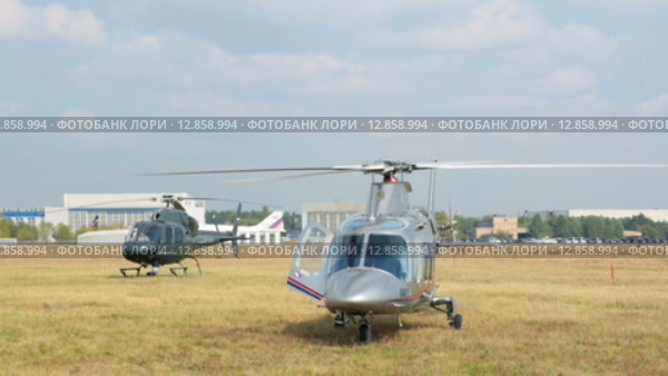 Международный авиационно-космический салон МАКС-2015. Итальянский вертолет Agusta A109S Grand прогревает двигатель перед полетом. Редакционное видео, видеограф Игорь Долгов / Фотобанк Лори