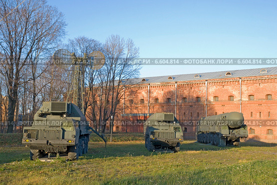 Межконтинентальный стратегический ракетный комплекс подвижного базирования РС-12М ("Тополь") на базе мобильной пусковой установки (2014 год). Редакционное фото, фотограф Александр Щепин / Фотобанк Лори