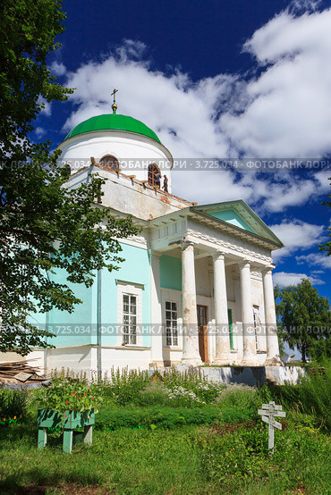 Михаило-Архангельская церковь в городе Очёре. Пермский край. Россия (2012 год). Стоковое фото, фотограф Андрей Щекалев (AndreyPS) / Фотобанк Лори