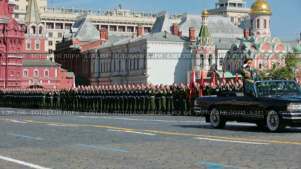 Министр обороны России Сергей Шойгу и главнокомандующий сухопутными войсками Олег Салюков на праздновании 69-й годовщины Дня Победы на Красной площади в Москве (2014 год). Редакционное видео, видеограф Игорь Долгов / Фотобанк Лори