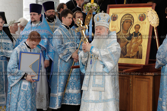 Митрополит Крутицкий и Коломенский Ювеналий в Новодевичьем монастыре (2014 год). Редакционное фото, фотограф Дмитрий Неумоин / Фотобанк Лори