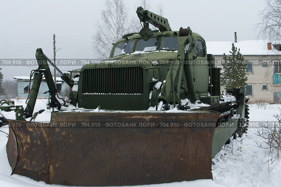 Многофункциональный гусеничный бульдозер БАТ (2009 год). Редакционное фото, фотограф Денис Шароватов / Фотобанк Лори