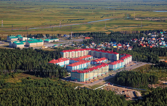 Modern area recently built on the outskirts of the Siberian city of Khanty-Mansiysk. Стоковое фото, фотограф Круглов Олег / Фотобанк Лори