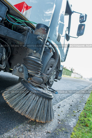 modern street sweeper cleaner truck. Стоковое фото, агентство Ingram Publishing / Фотобанк Лори
