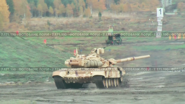 Модернизированный танк Т-90С в действии (2015 год). Редакционное видео, видеограф Сергей Буторин / Фотобанк Лори