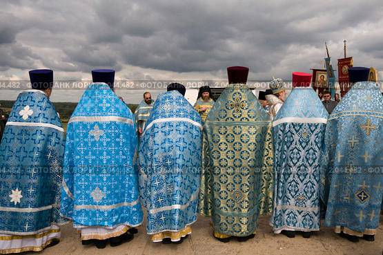 Молебен у обелиска на Бородинском поле (2010 год). Редакционное фото, фотограф Ирина Фирсова / Фотобанк Лори