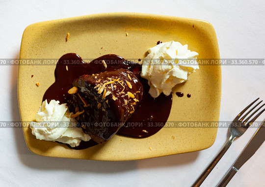Molten chocolate cake. Стоковое фото, фотограф Яков Филимонов / Фотобанк Лори