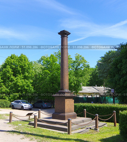Молвинская колонна. Санкт-Петербург, Лифляндская улица, 12х (2021 год). Редакционное фото, фотограф Алексей Иванов / Фотобанк Лори
