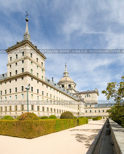 Монастырь Сан Лоренсо де Эль Эскориал в Испании. San Lorenzo de El Escorial (2012 год). Стоковое фото, фотограф Владимир Чинин / Фотобанк Лори