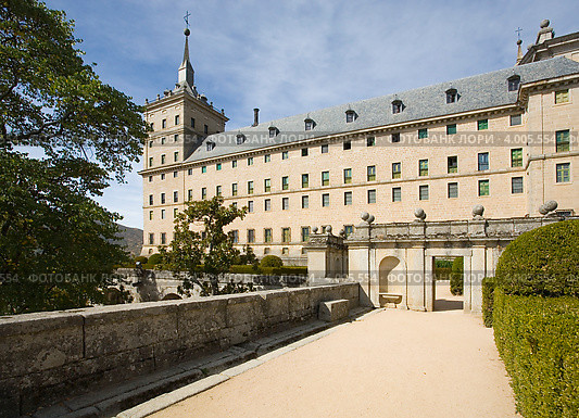 Монастырь Сан Лоренсо де Эль Эскориал в Испании. San Lorenzo de El Escorial (2012 год). Стоковое фото, фотограф Владимир Чинин / Фотобанк Лори