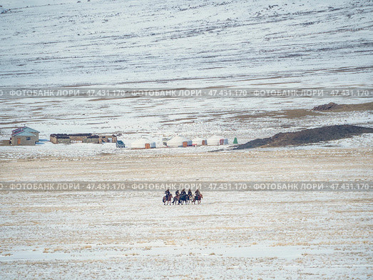 Mongolian horsemen, yurts and snow mountains. Стоковое фото, фотограф Саблин Станислав / Фотобанк Лори