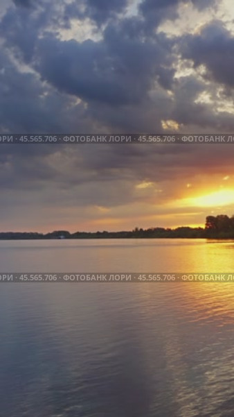 Morning river landscape at dawn, timelapse. Стоковое видео, видеограф Михаил Коханчиков / Фотобанк Лори