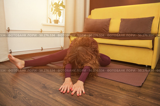 Morning Yoga Session for Flexibility and Mental Focus at Home. Стоковое фото, фотограф Aleksandr Golubev / Фотобанк Лори