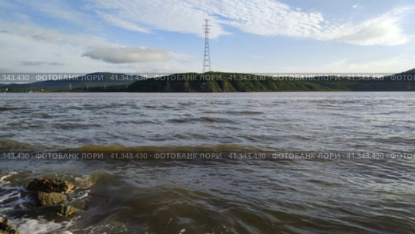 Морские волны накатывают на каменистый берег. Спокойное море в бухте. Вид на противоположный берег ясным летним днем. Природа Дальнего Востока. Красивый морской пейзаж. Sea waves roll on the rocky shore. Calm sea in the bay. View of the opposite shore on a clear summer day. Nature of the Far East. Beautiful seascape. Стоковое видео, видеограф Ирина / Фотобанк Лори
