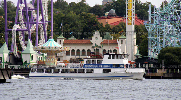 Морской трамвайчик у парка аттракционов Грона Лунд. Стокгольм (2009 год). Редакционное фото, фотограф Маргарита Герм / Фотобанк Лори