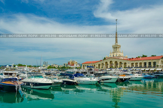 Морской вокзал Сочи и причалы яхт (2023 год). Редакционное фото, фотограф Megapixx / Фотобанк Лори