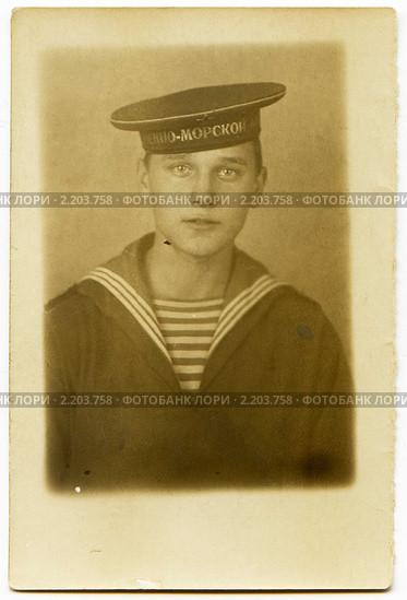 Моряк. Старая фотография 1943 год. Редакционное фото, фотограф Говорова Лариса / Фотобанк Лори