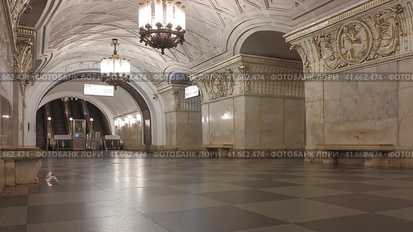 Moscow - July 10, 2022. Central hall of metro station Prospekt Mira Koltsevaya with no people. Interior view. Центральный зал станции метро Проспект Мира Кольцевой линии в Москве. Редакционное фото, фотограф Александр Кузнецов / Фотобанк Лори