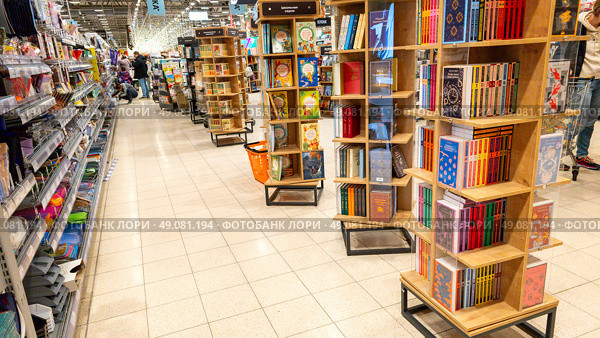Moscow, May 30 2025. A book store with shelves of books and a sign that says "Books" Редакционное фото, фотограф Скрипачев Антон / Фотобанк Лори