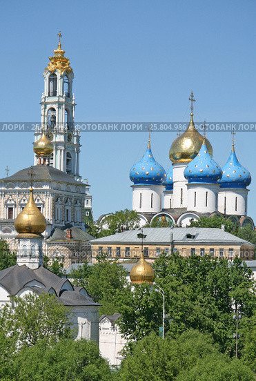 MOSCOW REGION, SERGIYEV POSAD, RUSSIA - MAY 31, 2009: Trinity Lavra of St. Sergius - the largest Orthodox male monastery in Russia. Стоковое фото, фотограф Шилер Анастасия / Фотобанк Лори