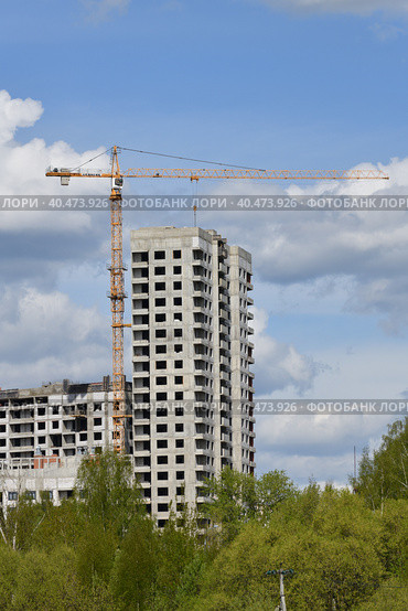 Moscow, Russia - 4 May.2023. Liebherr cranes build residential buildings in Zelenograd. Редакционное фото, фотограф Володина Ольга / Фотобанк Лори