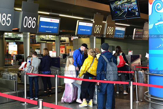 Moscow, Russia - April 4. 2018. Passengers at check-in of airline Rossiya in Vnukovo airport. Редакционное фото, фотограф Володина Ольга / Фотобанк Лори