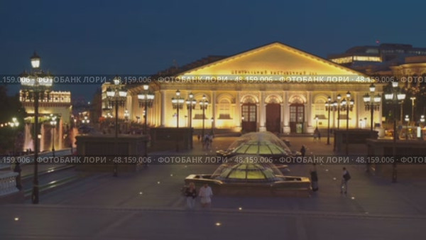 Moscow, RUSSIA - Aug 04 2021, 4k: Panoramic night view on Moscow Manege from Manezhnaya Square, on Aug 04, 2021 in Moscow, Russia. Редакционное видео, видеограф Сергей Богомяко / Фотобанк Лори