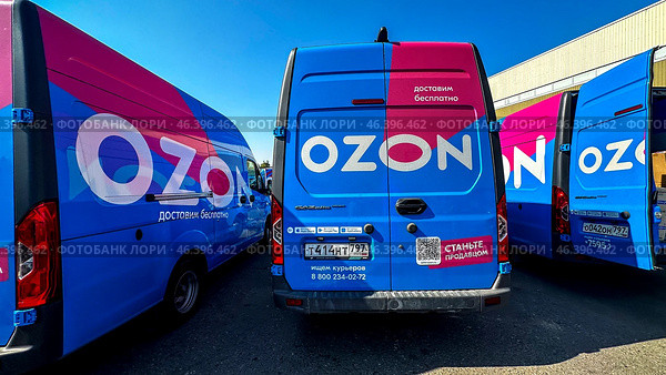 Moscow, Russia September 04, 2024: Ozone delivery service at Ozone warehouse. Редакционное фото, фотограф Igor Skripachev / Фотобанк Лори