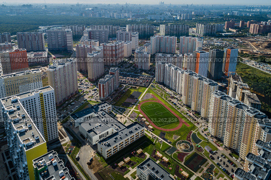Московская область, Красногорск, жилой район "Мортонград Путилково" (2019 год). Редакционное фото, фотограф glokaya_kuzdra / Фотобанк Лори