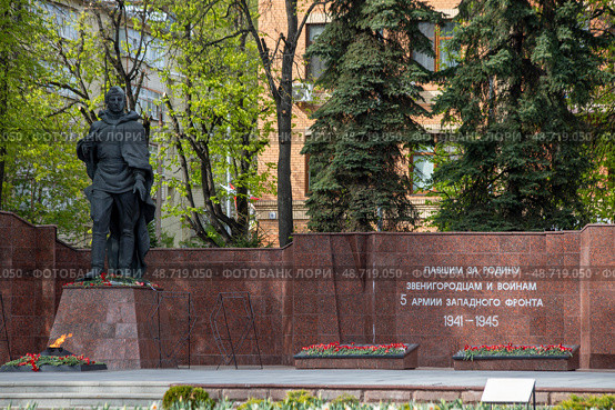 Московская область. Звенигород. Мемориал Павшим за Родину звенигородцам и воинам 5-й армии Западного фронта. Редакционное фото, фотограф Литвяк Игорь / Фотобанк Лори
