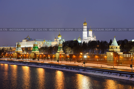 Московский Кремль при вечернем освещении (2011 год). Стоковое фото, фотограф Денис Ларкин / Фотобанк Лори