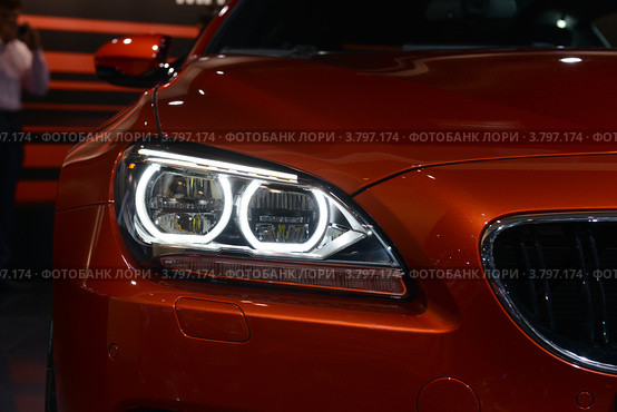 Московский международный автомобильный салон 2012. Фаракрасного BMW M6 coupe. Редакционное фото, фотограф Алексей Зарубин / Фотобанк Лори