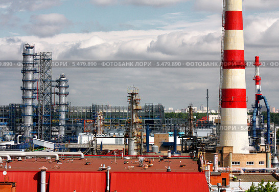 Московский нефтеперерабатывающий завод в Капотне (2013 год). Стоковое фото, фотограф Владимир Приземлин / Фотобанк Лори