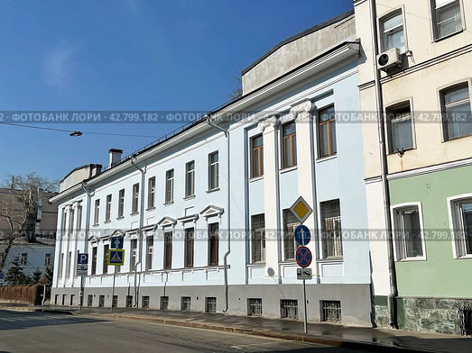 Москва, Александра Солженицына улица, дом 29/18. Флигель усадьбы Алексеевых, 18 век постройки, перестроена в 1907 году. Стоковое фото, фотограф Овчинникова Ирина / Фотобанк Лори