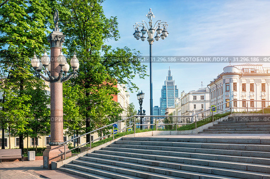 Москва. Бизнес-центр "Оружейный". Armory Business Center in Moscow (2019 год). Стоковое фото, фотограф Baturina Yuliya / Фотобанк Лори