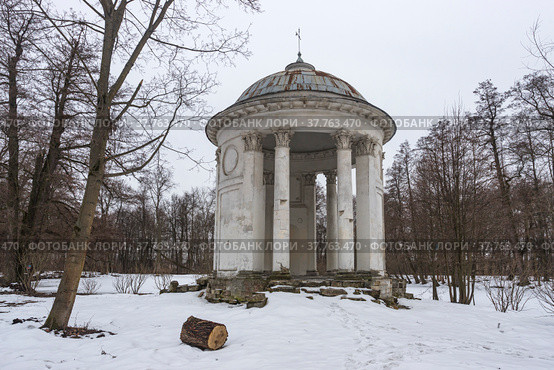 Москва. Быково. Усадьба Воронцова-Дашкова. Беседка в парке (2022 год). Редакционное фото, фотограф Литвяк Игорь / Фотобанк Лори