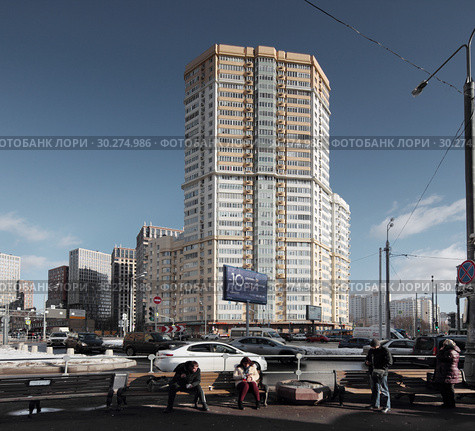 Москва, дом на пересечении улиц Ельнинской и Крылатской (2019 год). Редакционное фото, фотограф Дмитрий Неумоин / Фотобанк Лори