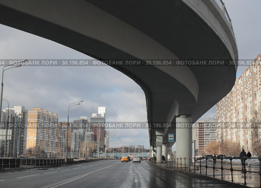 Москва, эстакада на Рублёвском шоссе (2019 год). Редакционное фото, фотограф Дмитрий Неумоин / Фотобанк Лори