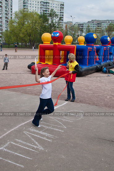 Москва. Физкультурно-зрелищное мероприятие к дню Победы в Солнцево (2011 год). Редакционное фото, фотограф Lora / Фотобанк Лори