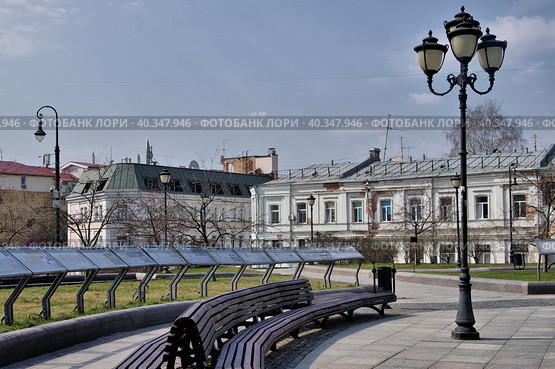 Москва. Городской пейзаж, Хитровская площадь. Подколокольный переулок, дом 11 - дом Е.П.Ярошенко с палатами (XVII века) стольника Бутурлина (2023 год). Редакционное фото, фотограф Илюхина Наталья / Фотобанк Лори